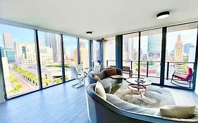 2Br, 2 Baths Lux Downtown Apt Heart Of Austin With Amazing Views, Pool, & Gym