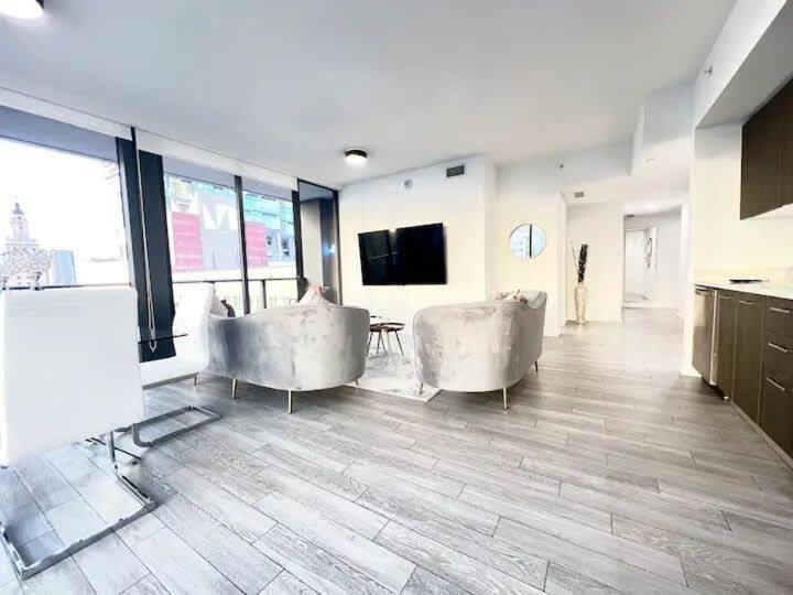 2Br, 2 Baths Lux Downtown Apt Heart Of Austin With Amazing Views, Pool, & Gym Exterior photo