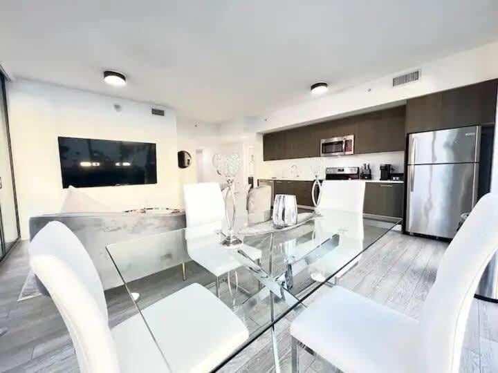 2Br, 2 Baths Lux Downtown Apt Heart Of Austin With Amazing Views, Pool, & Gym Exterior photo