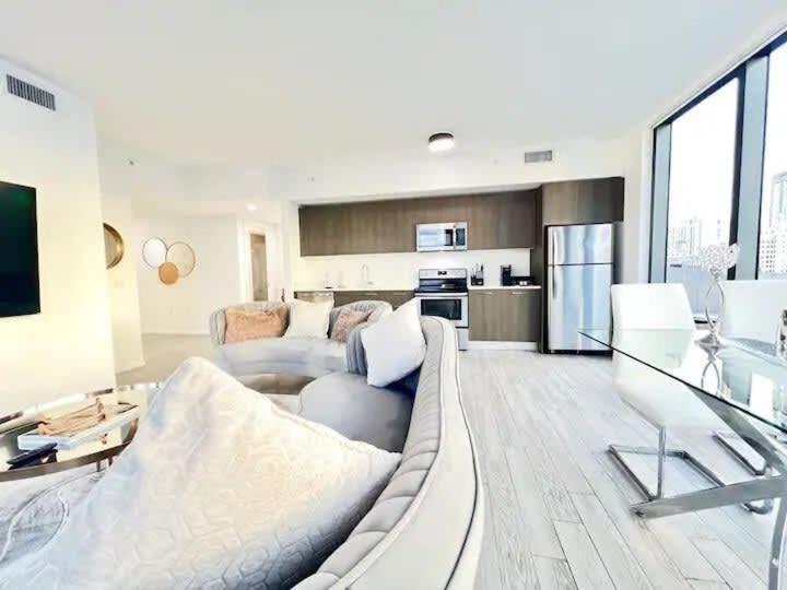 2Br, 2 Baths Lux Downtown Apt Heart Of Austin With Amazing Views, Pool, & Gym Exterior photo